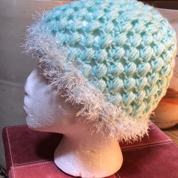 "Elsa" Handmade sparkle-brim knit hat for kids - Picture 3 of 4